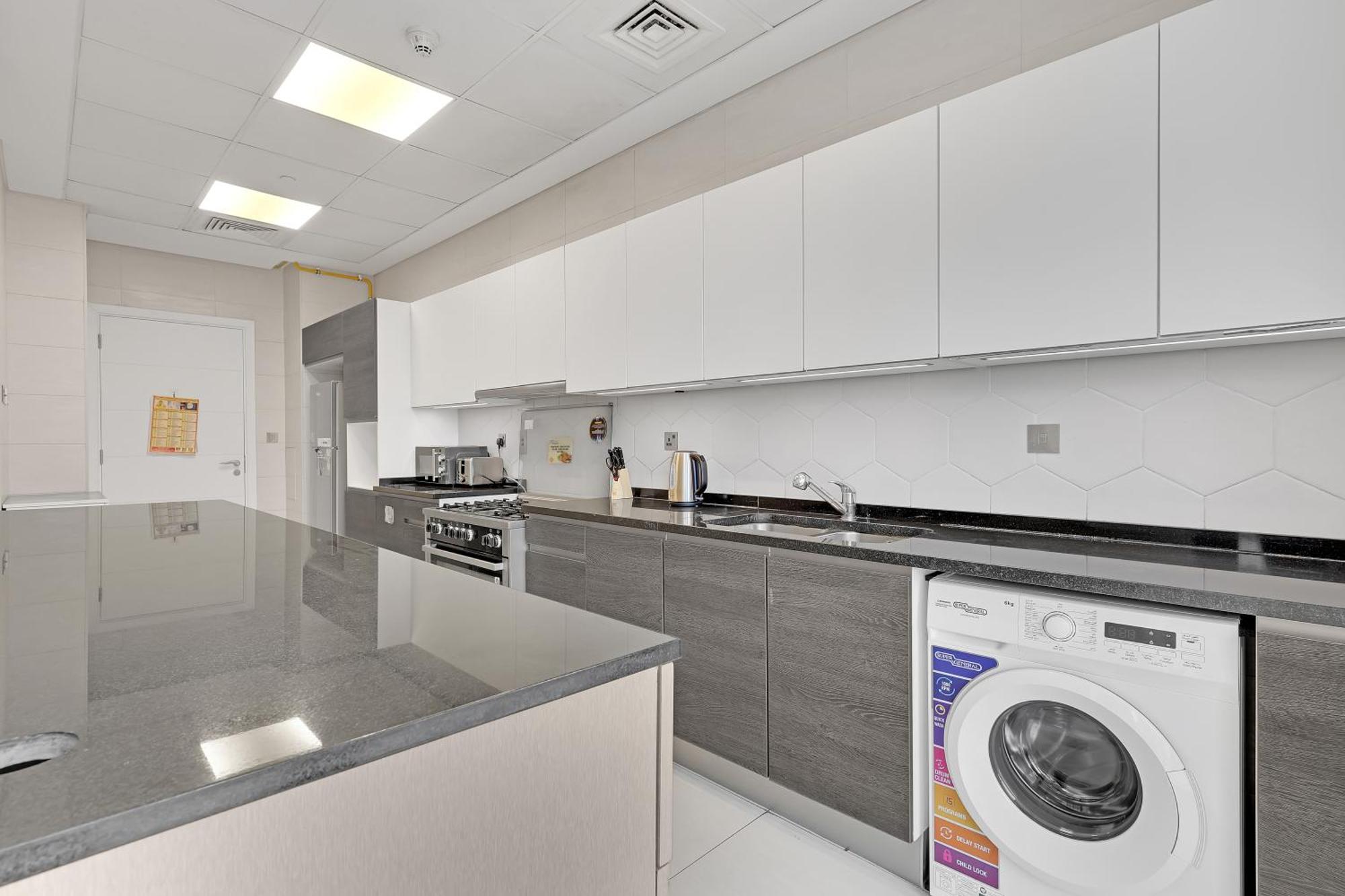 Spacious 3br And Maid Room, Balcony & Views By Bhavan
