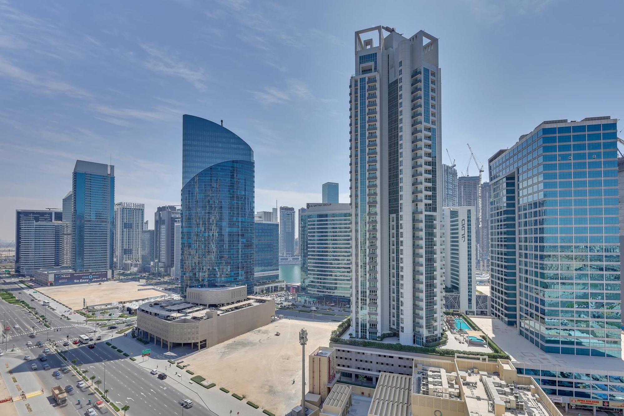Spacious 3br And Maid Room, Balcony & Views By Bhavan * Dubai