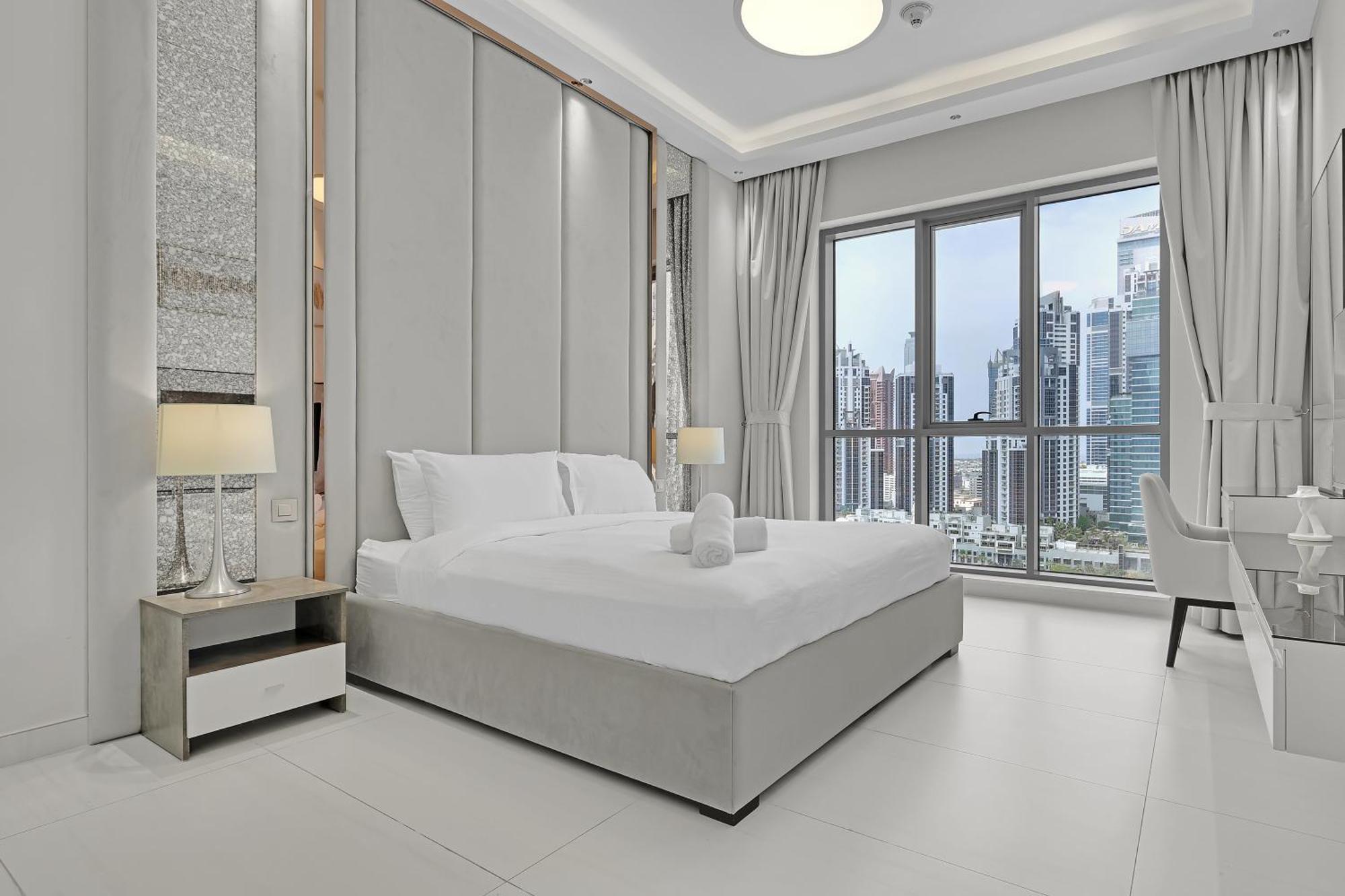 Spacious 3br And Maid Room, Balcony & Views By Bhavan Apartment