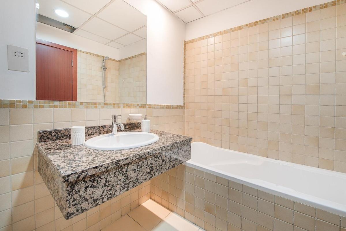 Apartment Chic 2br Retreat With Stunning Views In Jbr *