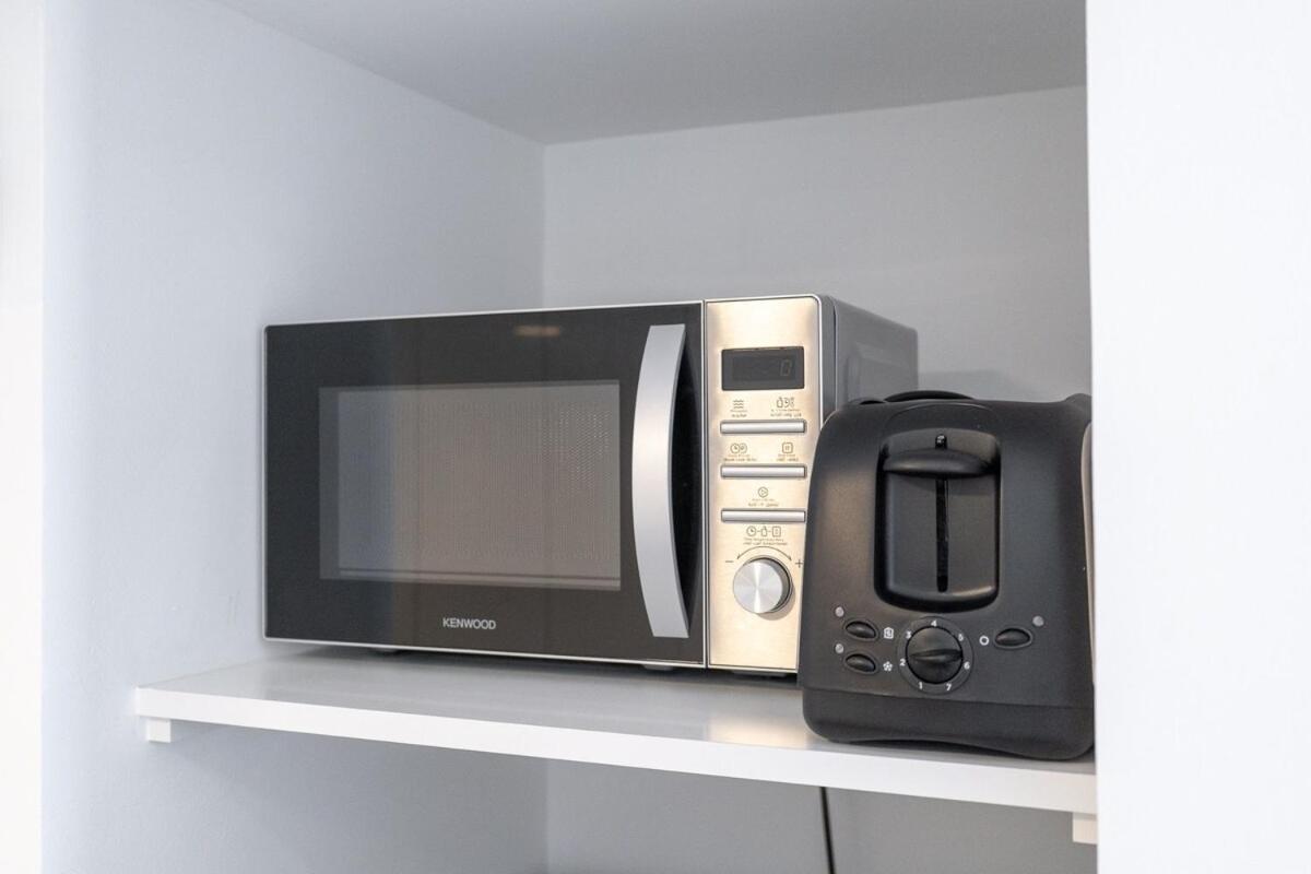 Apartment Stylish For 4 In Vibrant Town Square *