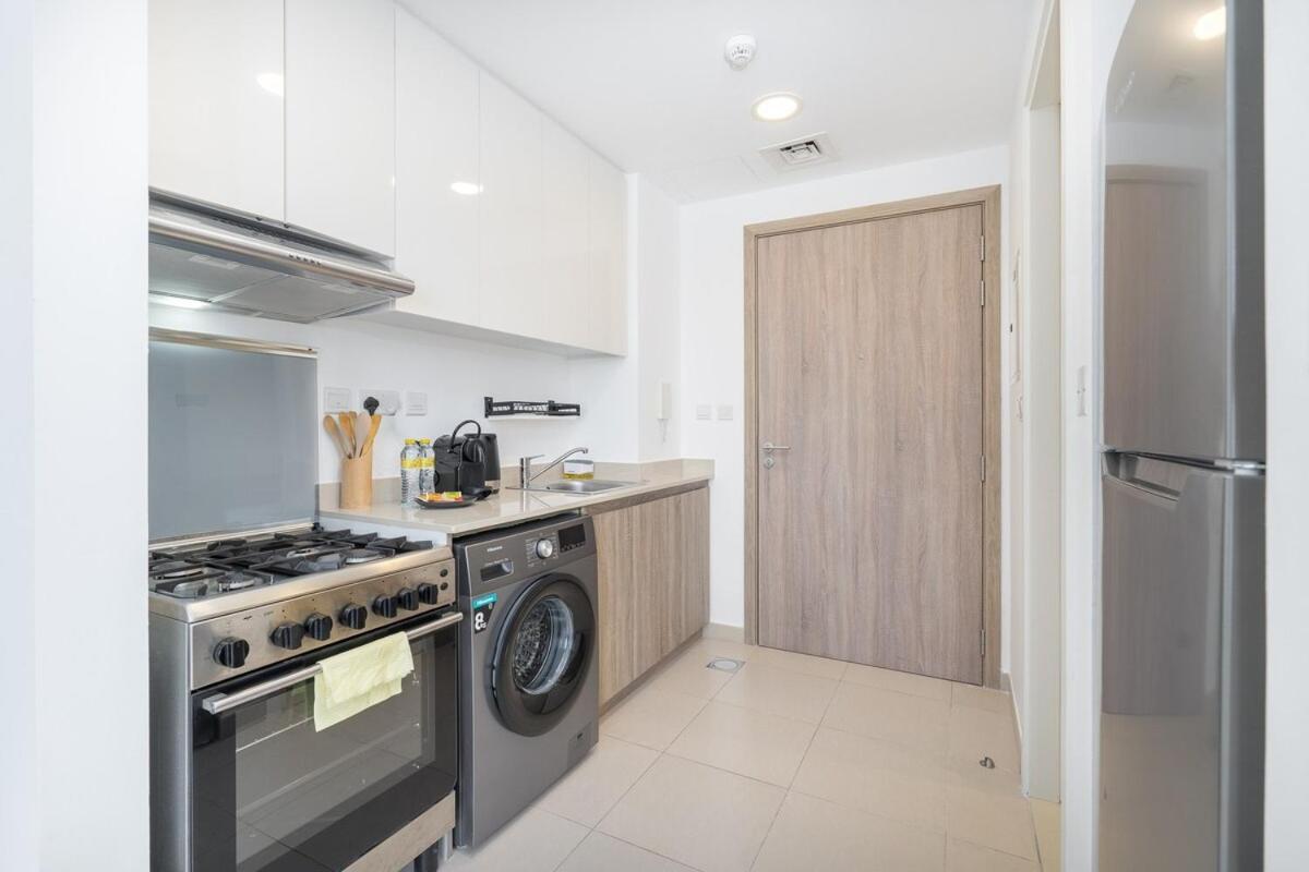 Apartment Stylish For 4 In Vibrant Town Square Dubai