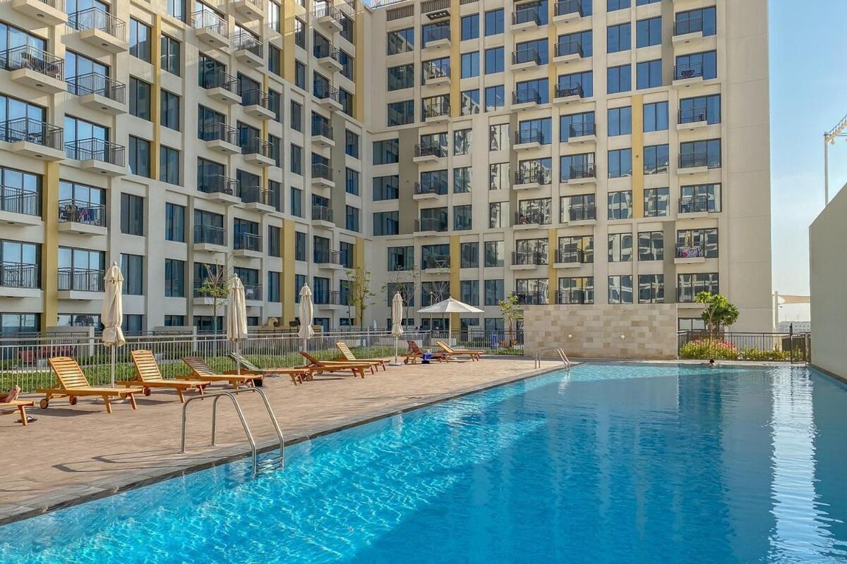 Stylish For 4 In Vibrant Town Square * Dubai
