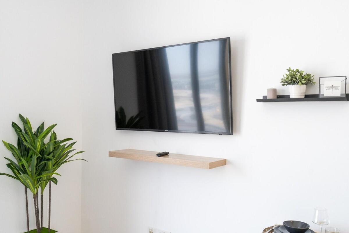 Stylish For 4 In Vibrant Town Square Apartment *