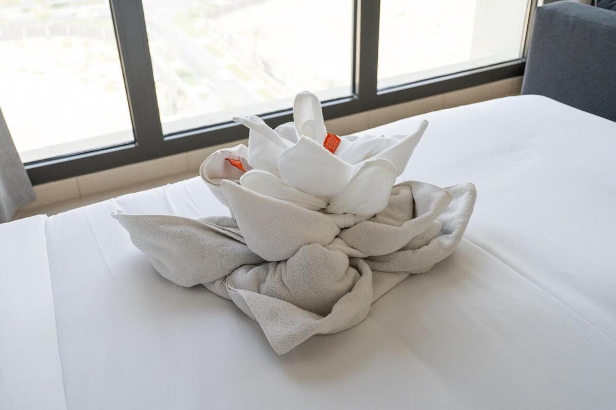 Apartment Stylish For 4 In Vibrant Town Square Dubai