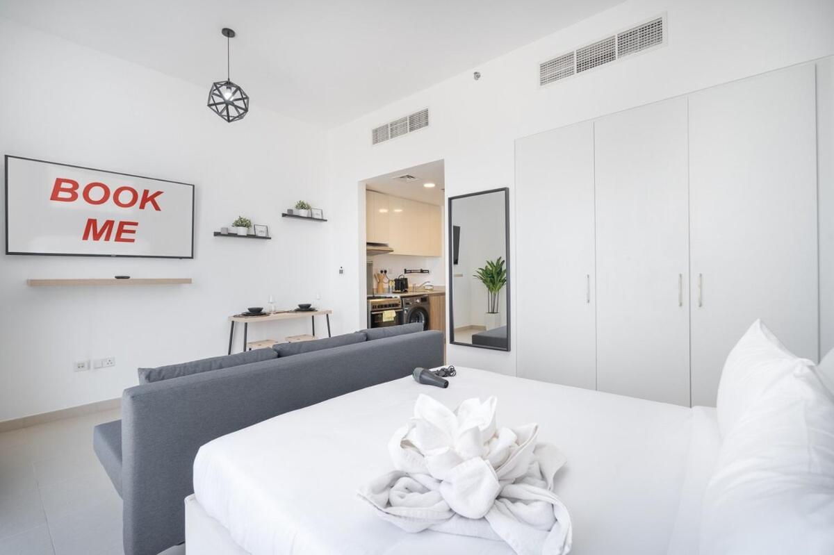 Stylish For 4 In Vibrant Town Square Apartment Dubai