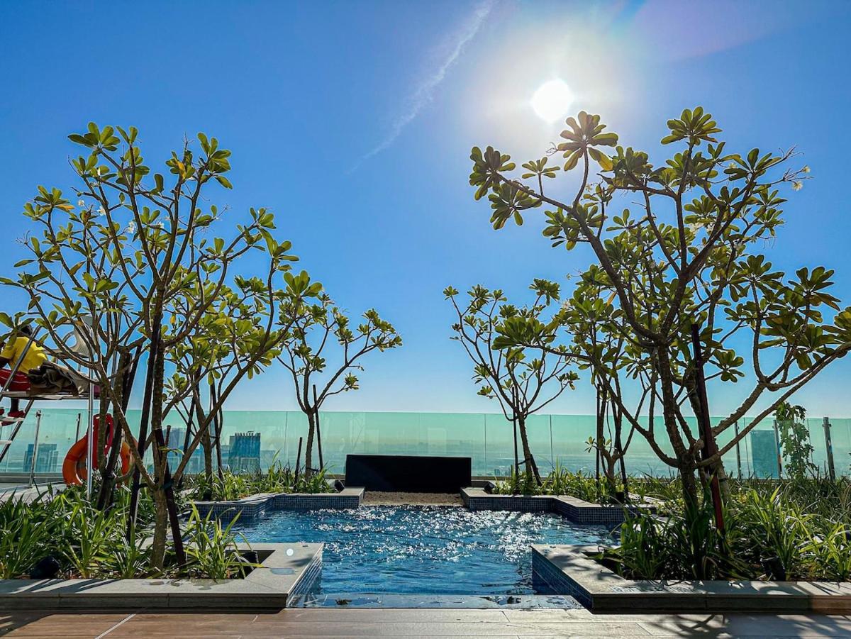 Cloud Nine Panorama & Rooftop Infinity Pool, 3br In Paramount Midtown Dubai