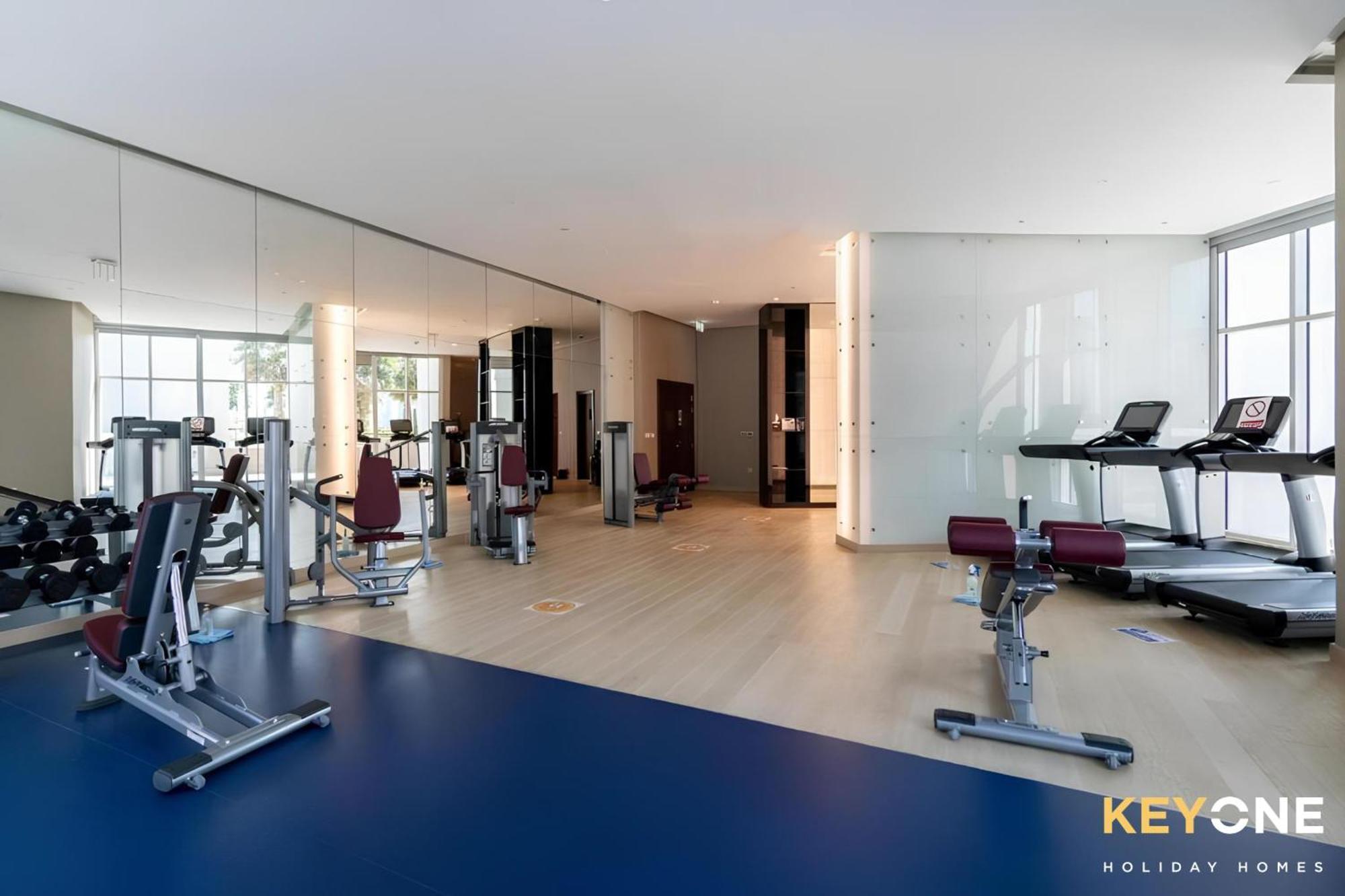 Sleek Studio In Prive With Stunning Canal View Apartment