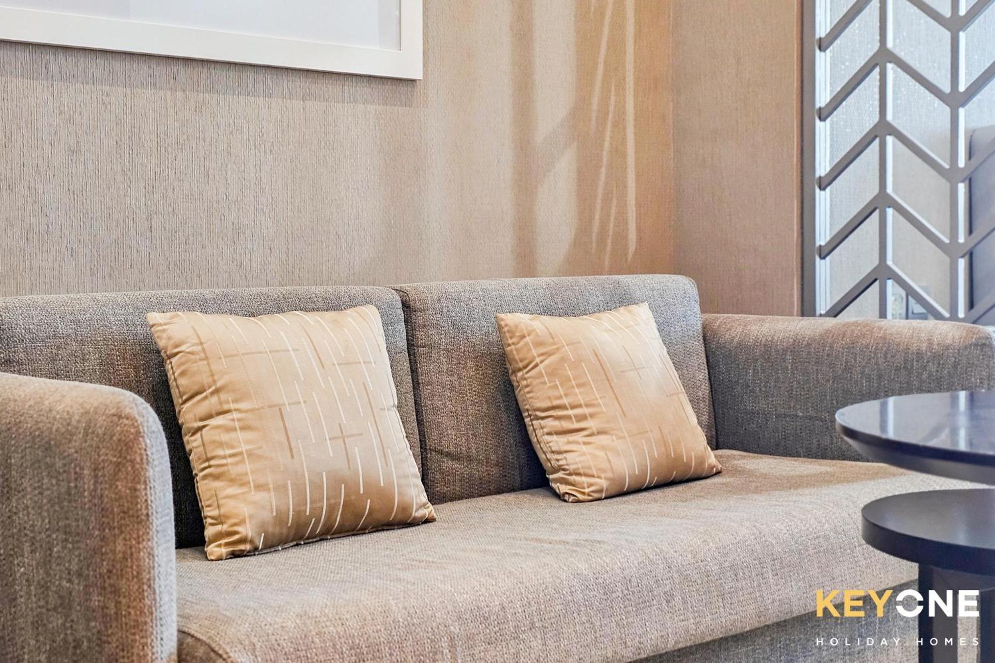 Sleek Studio In Prive With Stunning Canal View Apartment *