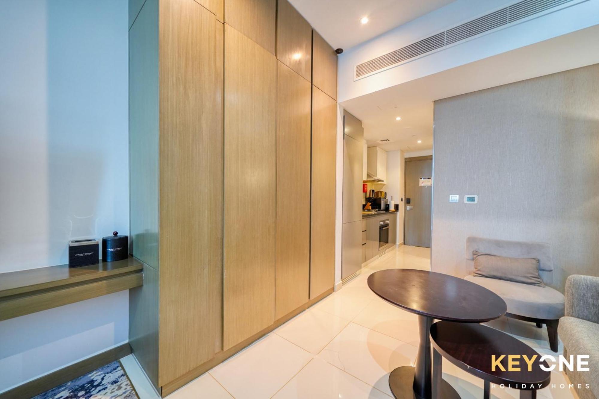 Apartment Sleek Studio In Prive With Stunning Canal View Dubai