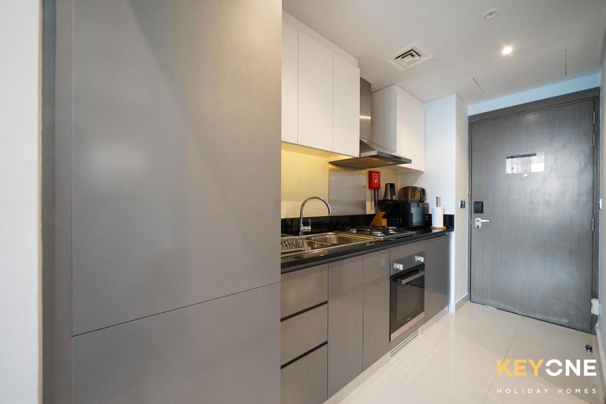 Sleek Studio In Prive With Stunning Canal View * Dubai