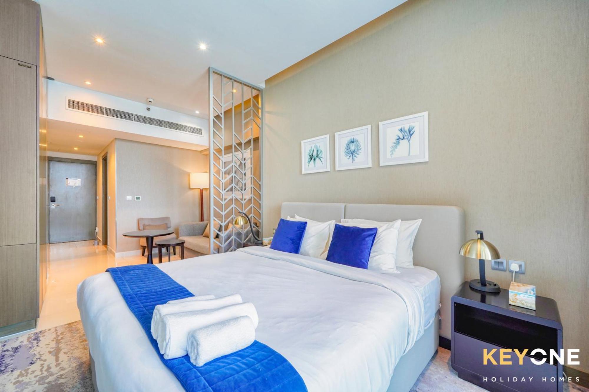 Sleek Studio In Prive With Stunning Canal View *
