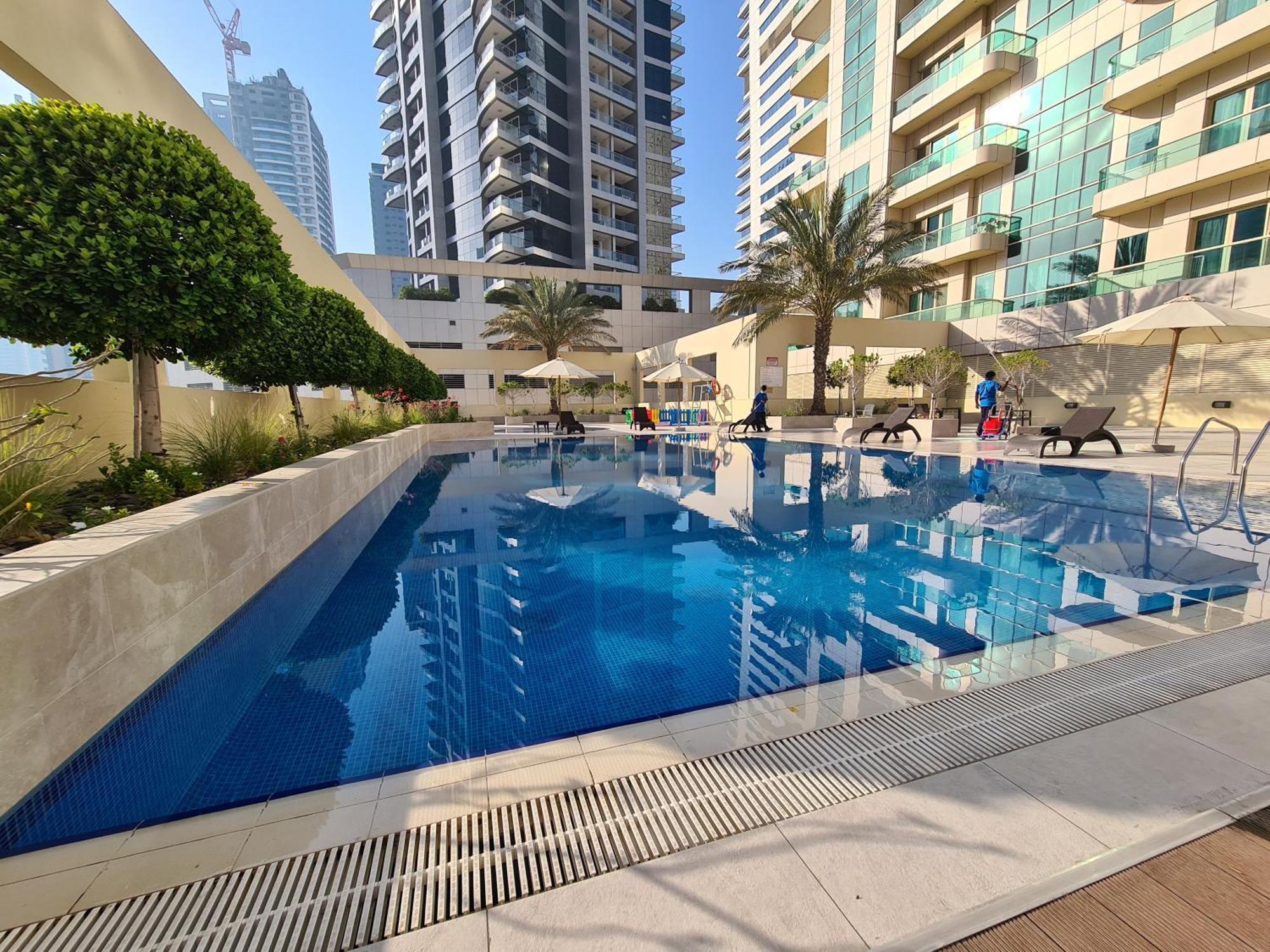 Sunrise Homes - Pool Side With Huge Balcony Apartment Dubai