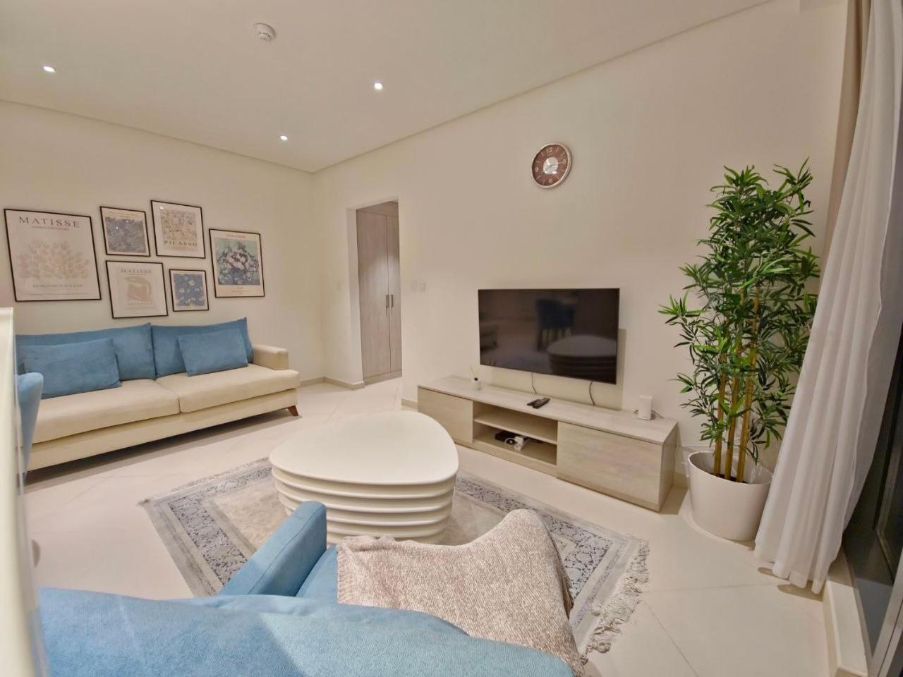 The Palm Hideaway Chic With Rooftop Vibes Managed By Sunnyhomes Apartment Dubai