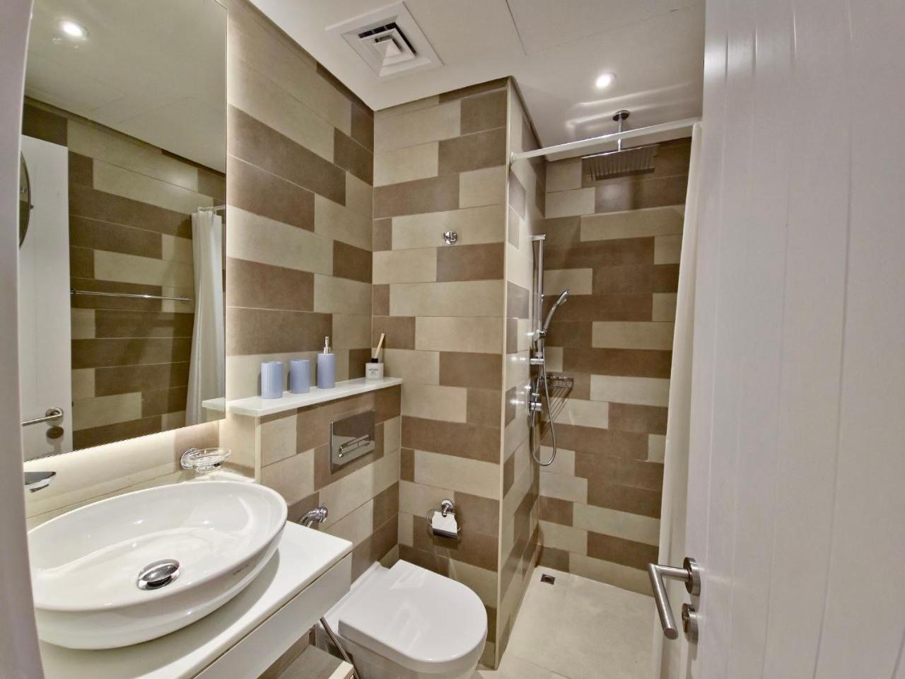 The Palm Hideaway Chic With Rooftop Vibes Managed By Sunnyhomes Apartment Dubai