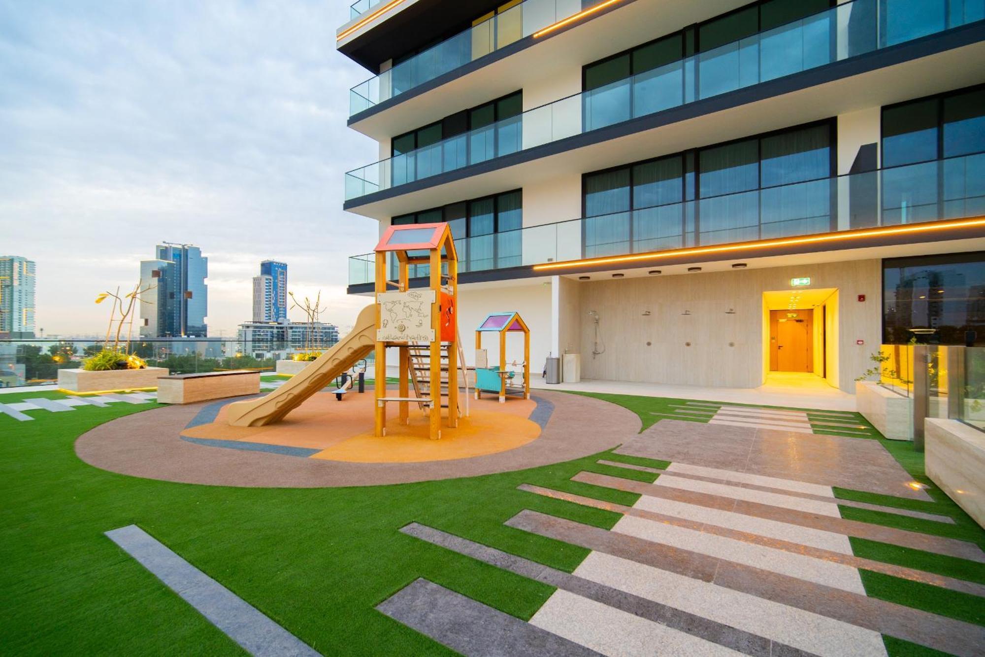 Peaceful Skyline 1br Jvc - Near Mall And Free Baby Gear Apartment *