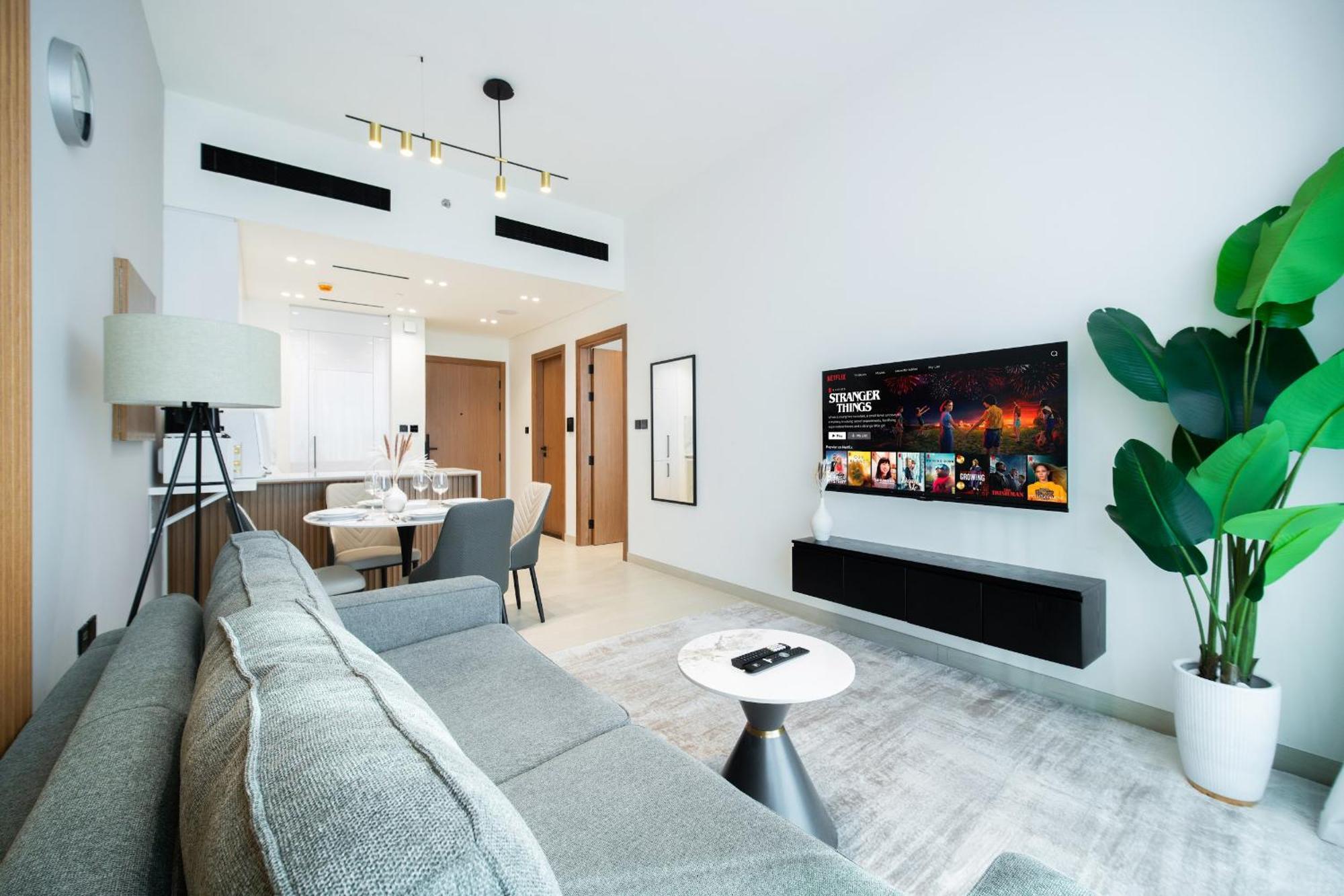 Peaceful Skyline 1br Jvc - Near Mall And Free Baby Gear Apartment *