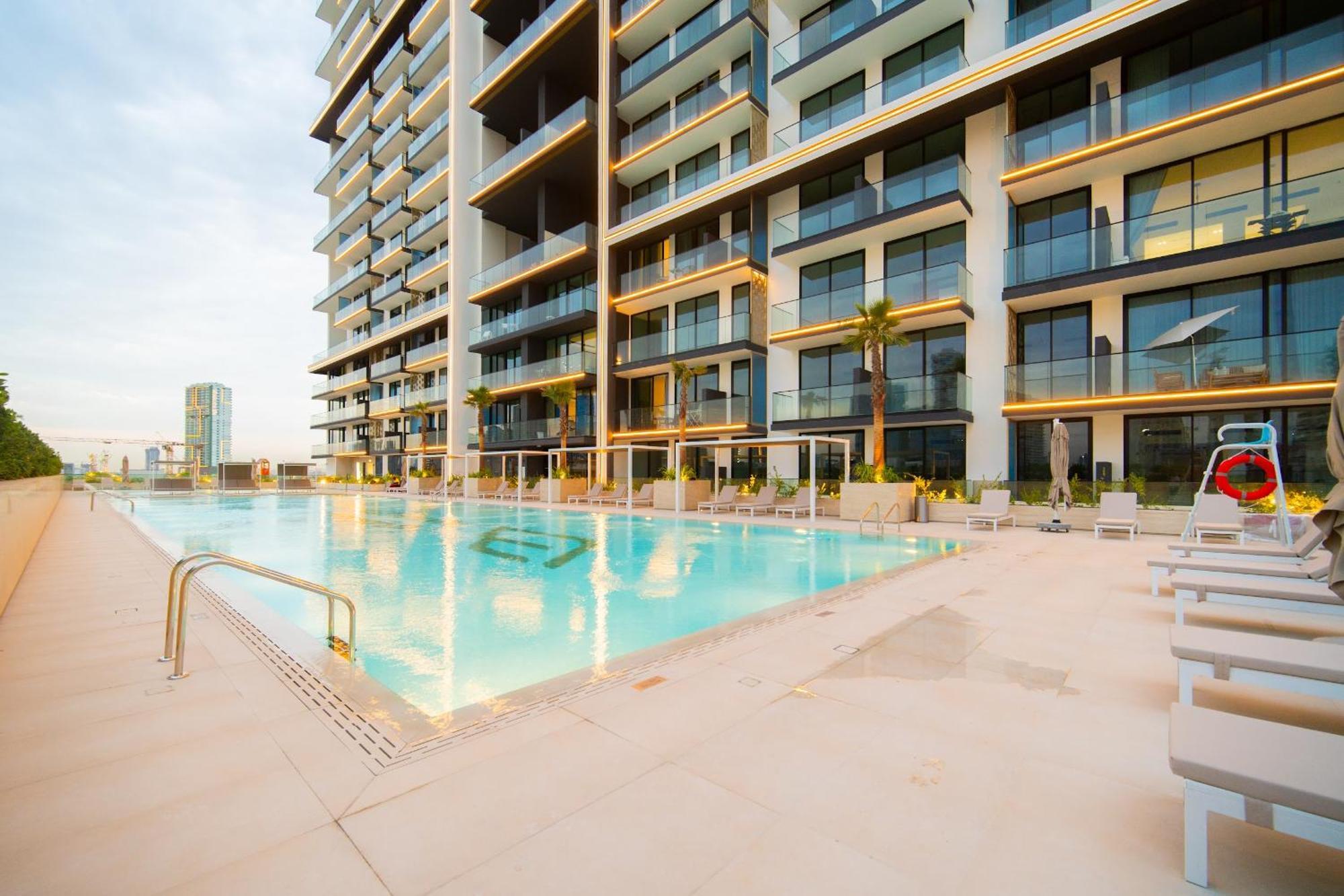 Peaceful Skyline 1br Jvc - Near Mall And Free Baby Gear Apartment