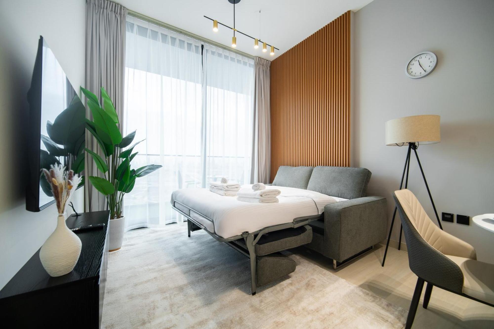 Peaceful Skyline 1br Jvc - Near Mall And Free Baby Gear