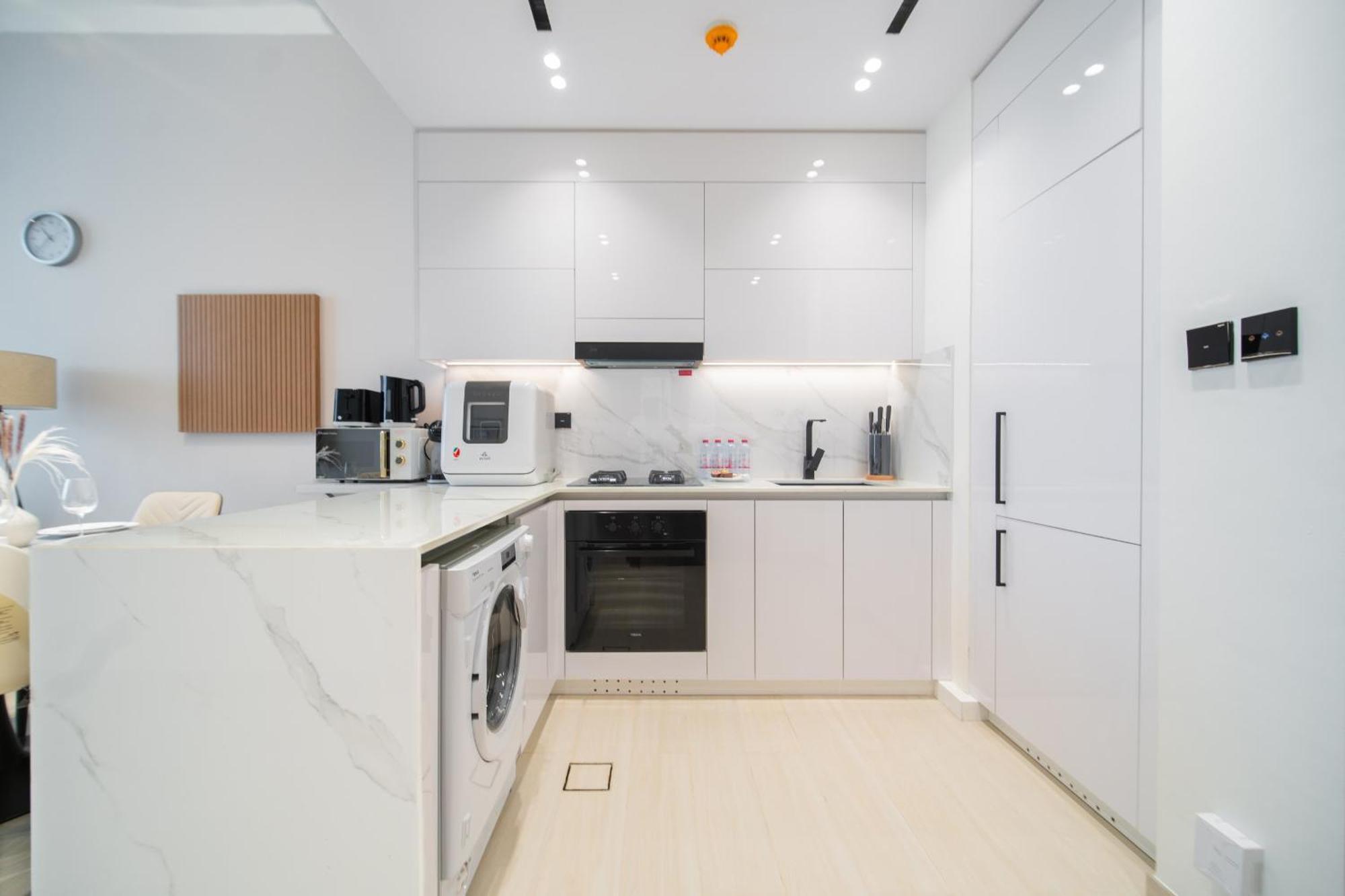 Peaceful Skyline 1br Jvc - Near Mall And Free Baby Gear Apartment