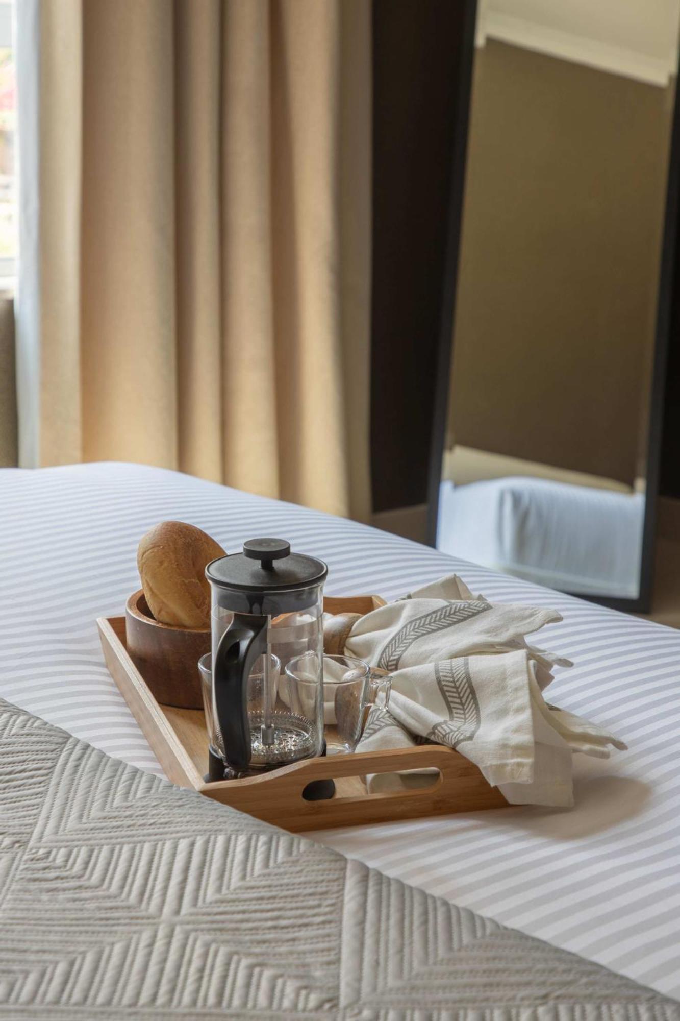 Frank Porter - The Residences 5 Apartment Dubai