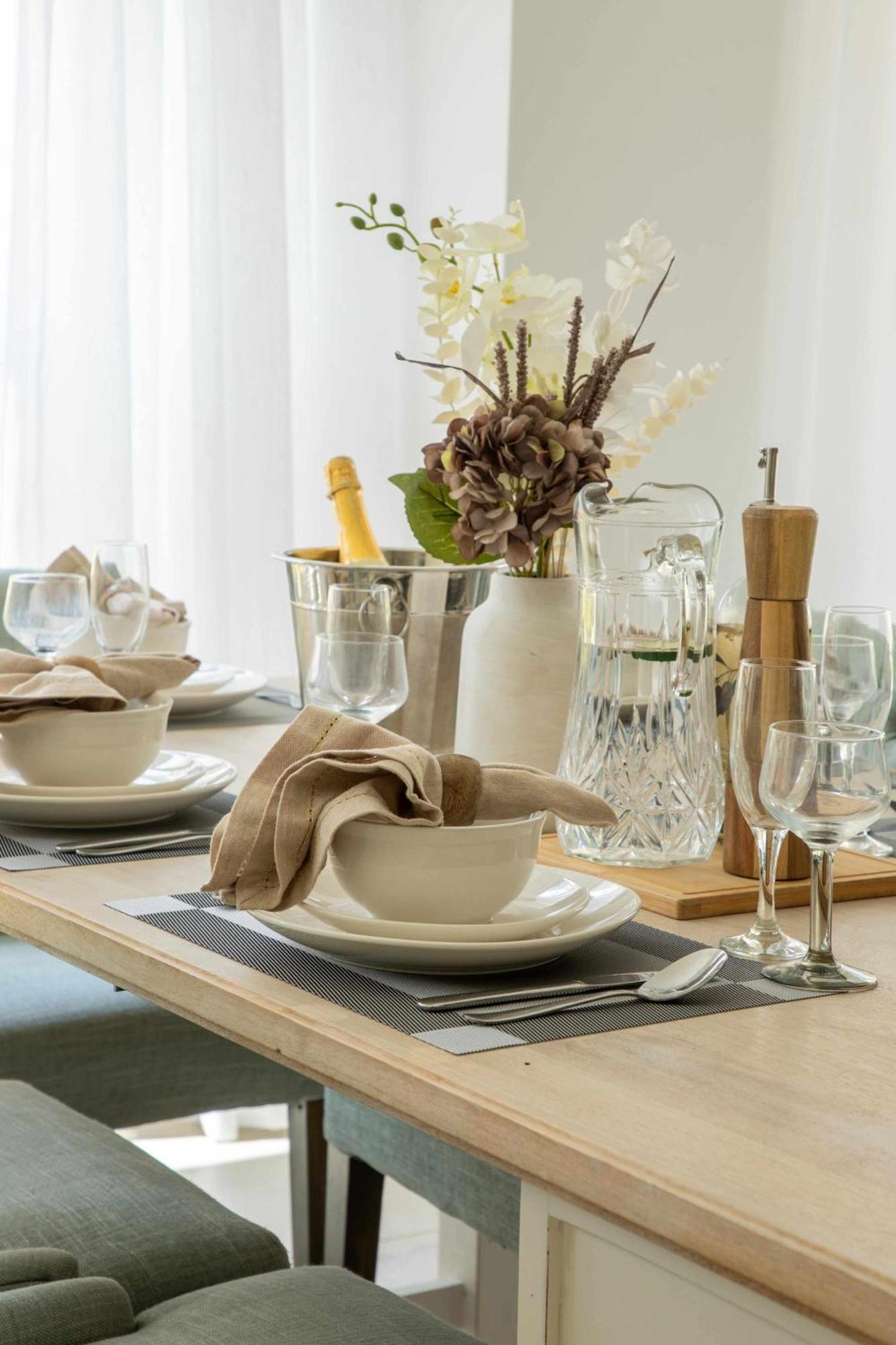 Frank Porter - The Residences 5 *