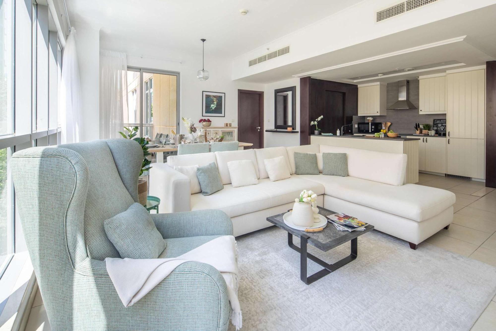 Frank Porter - The Residences 5 Apartment