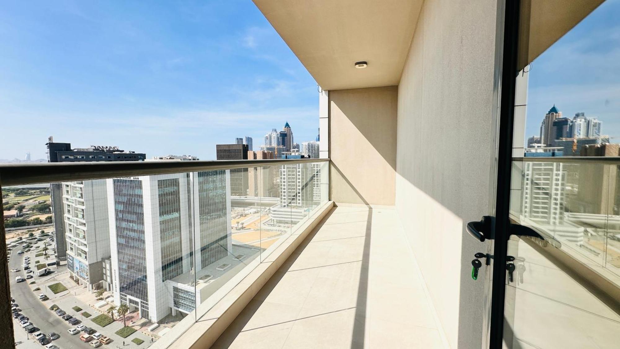 Upscale Palm View With Big Balcony Free Parking By Belvilla