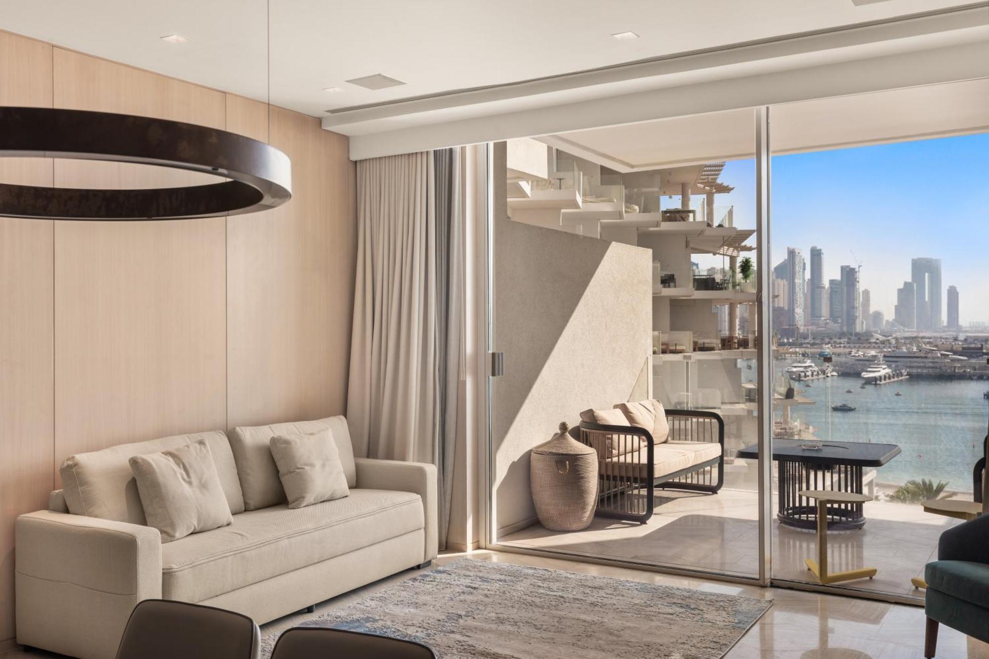 Superluxury In Five Palm, Pool & Access Dubai