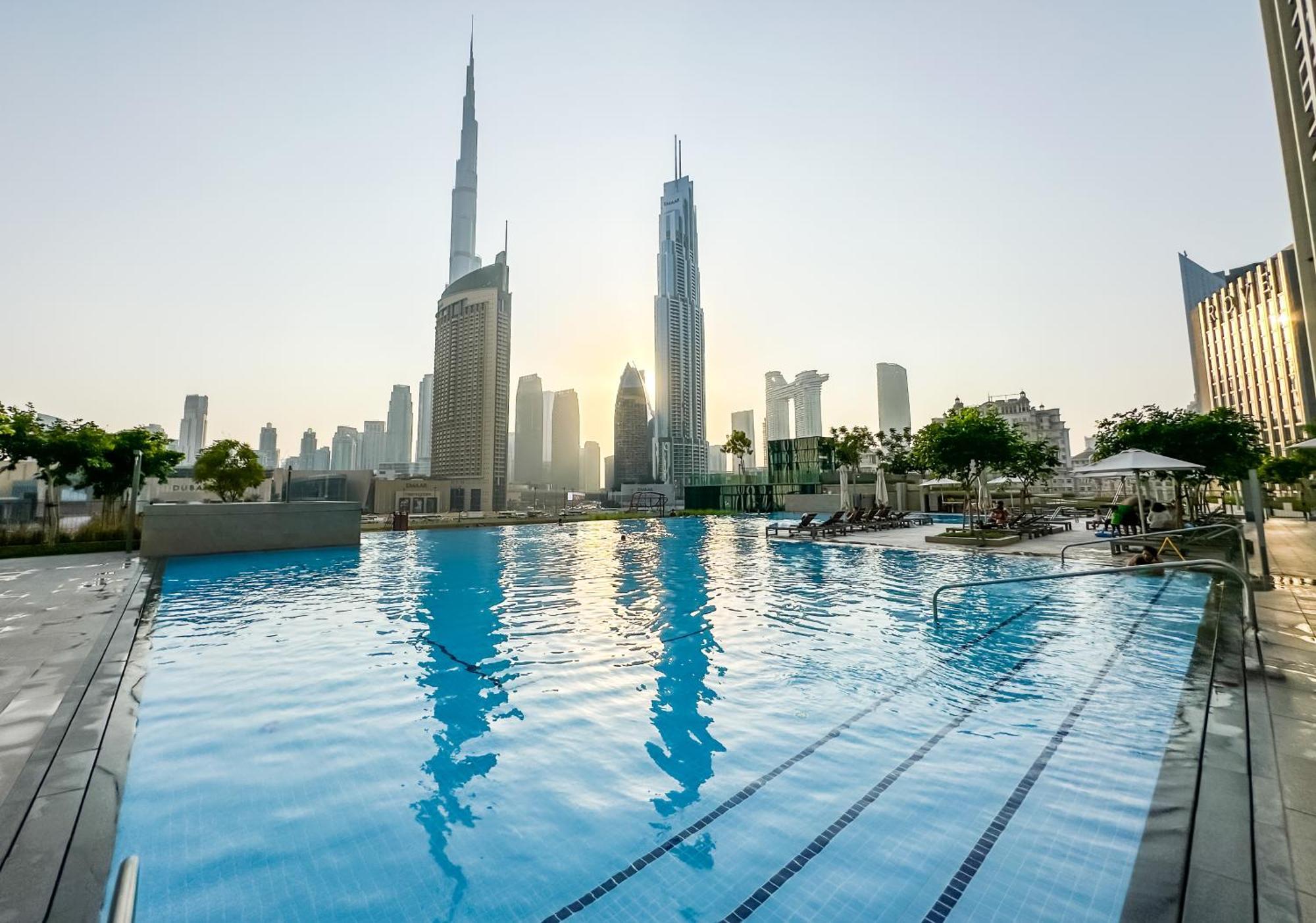 Burj Khalifa View, Luxury Two-bedroom Residence, Playstation 5, Swimming Pool And Fitness Center * Dubai