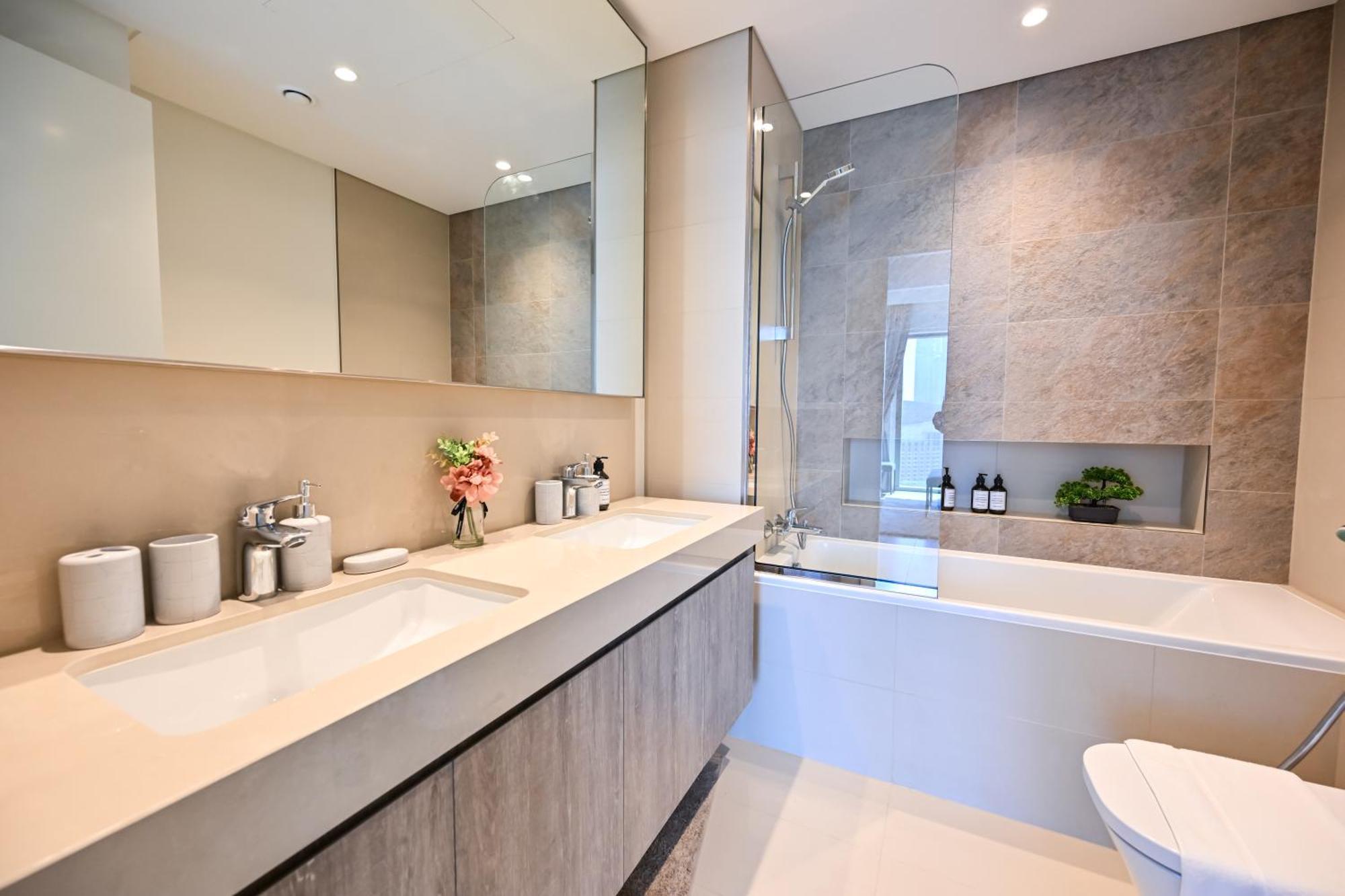 Apartment Burj Khalifa View, Luxury Two-bedroom Residence, Playstation 5, Swimming Pool And Fitness Center Dubai