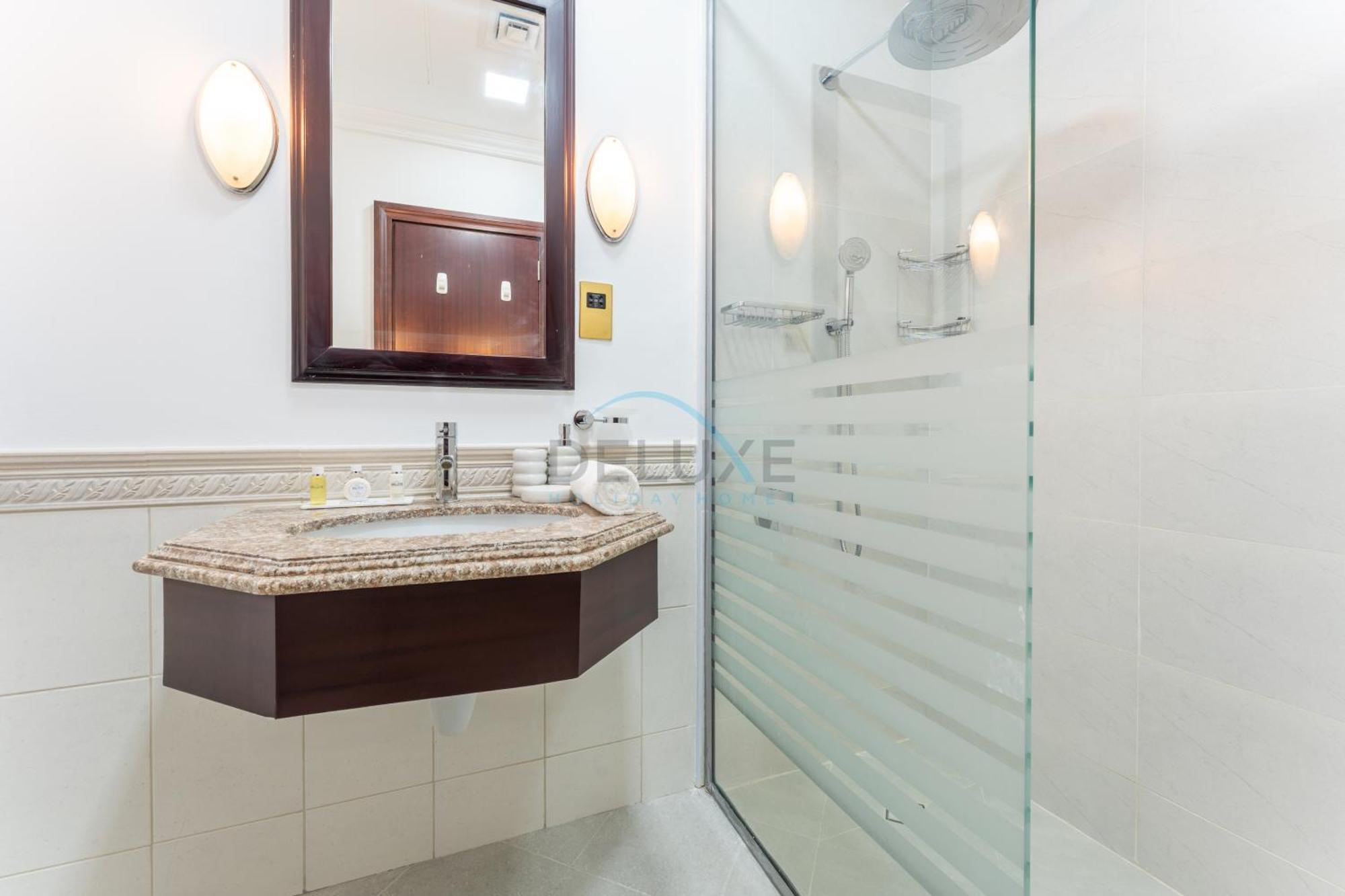 Villa Beachfront 6br And Assistant's With Private Pool, Palm Villa, Palm Jumeirah By Deluxe Homes