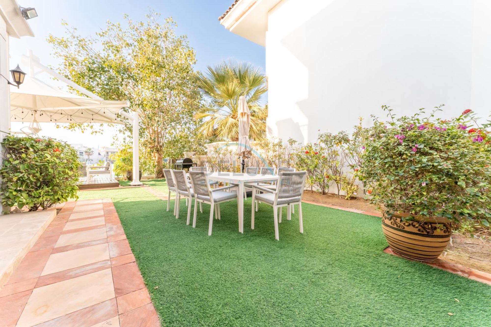 Beachfront 6br And Assistant's With Private Pool, Palm Villa, Palm Jumeirah By Deluxe Homes