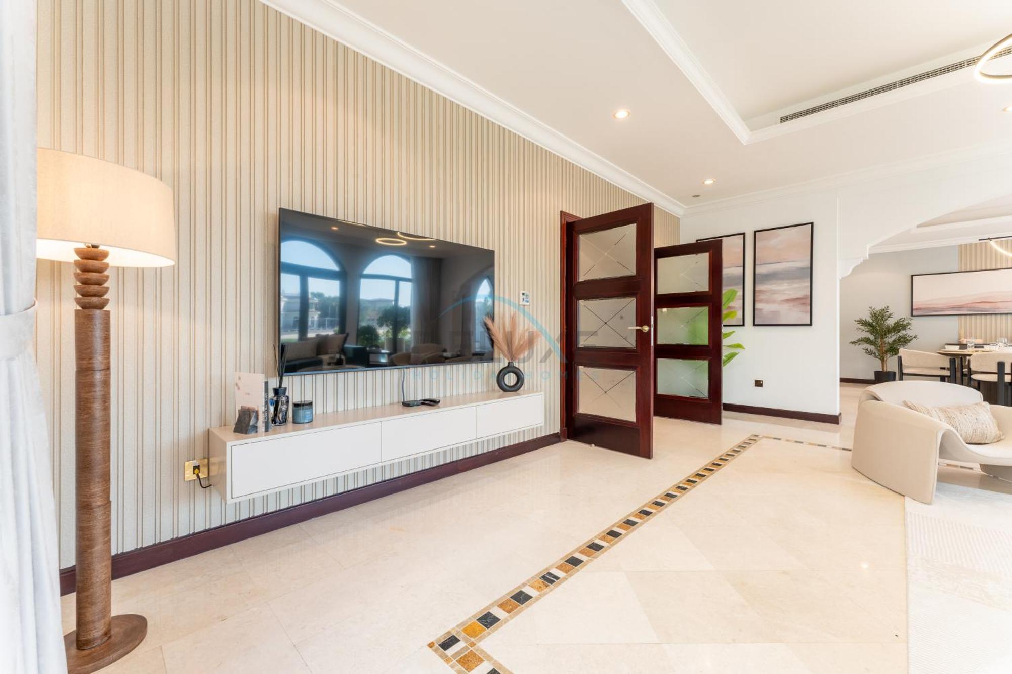 Beachfront 6br And Assistant's With Private Pool, Palm Villa, Palm Jumeirah By Deluxe Homes Villa Dubai