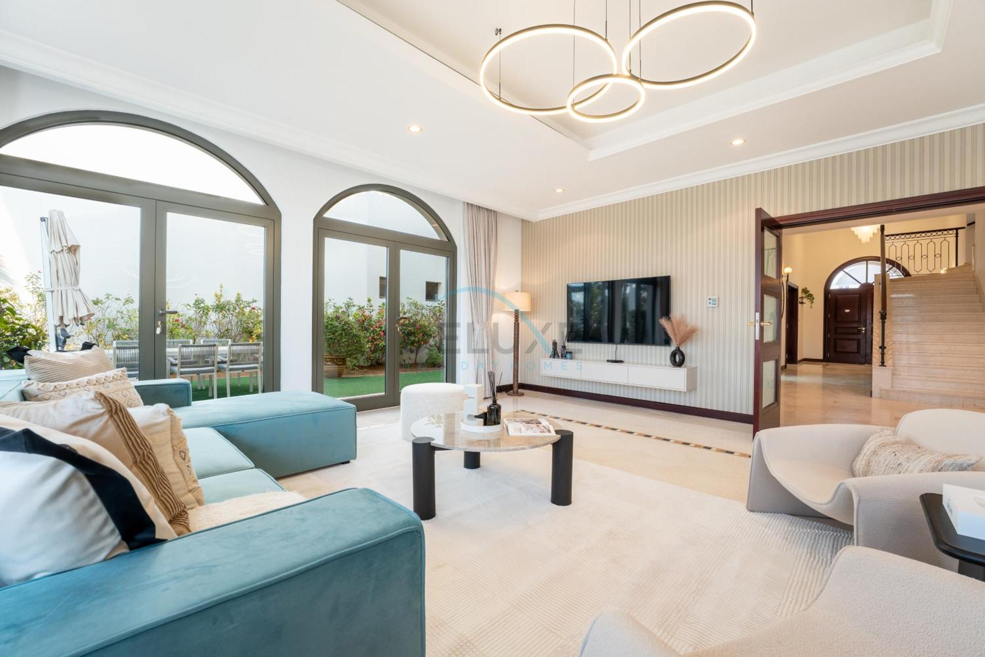 Beachfront 6br And Assistant's With Private Pool, Palm Villa, Palm Jumeirah By Deluxe Homes Dubai