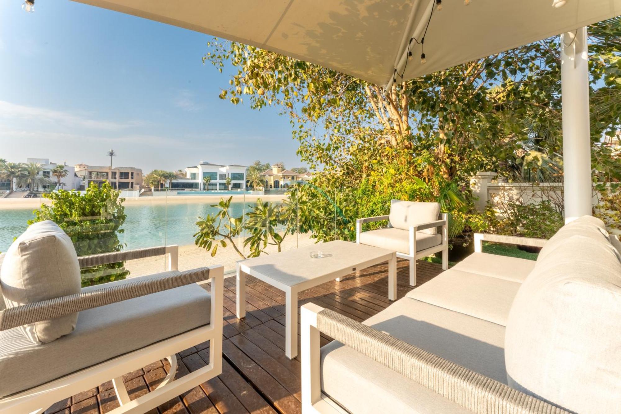 Villa Beachfront 6br And Assistant's With Private Pool, Palm Villa, Palm Jumeirah By Deluxe Homes *