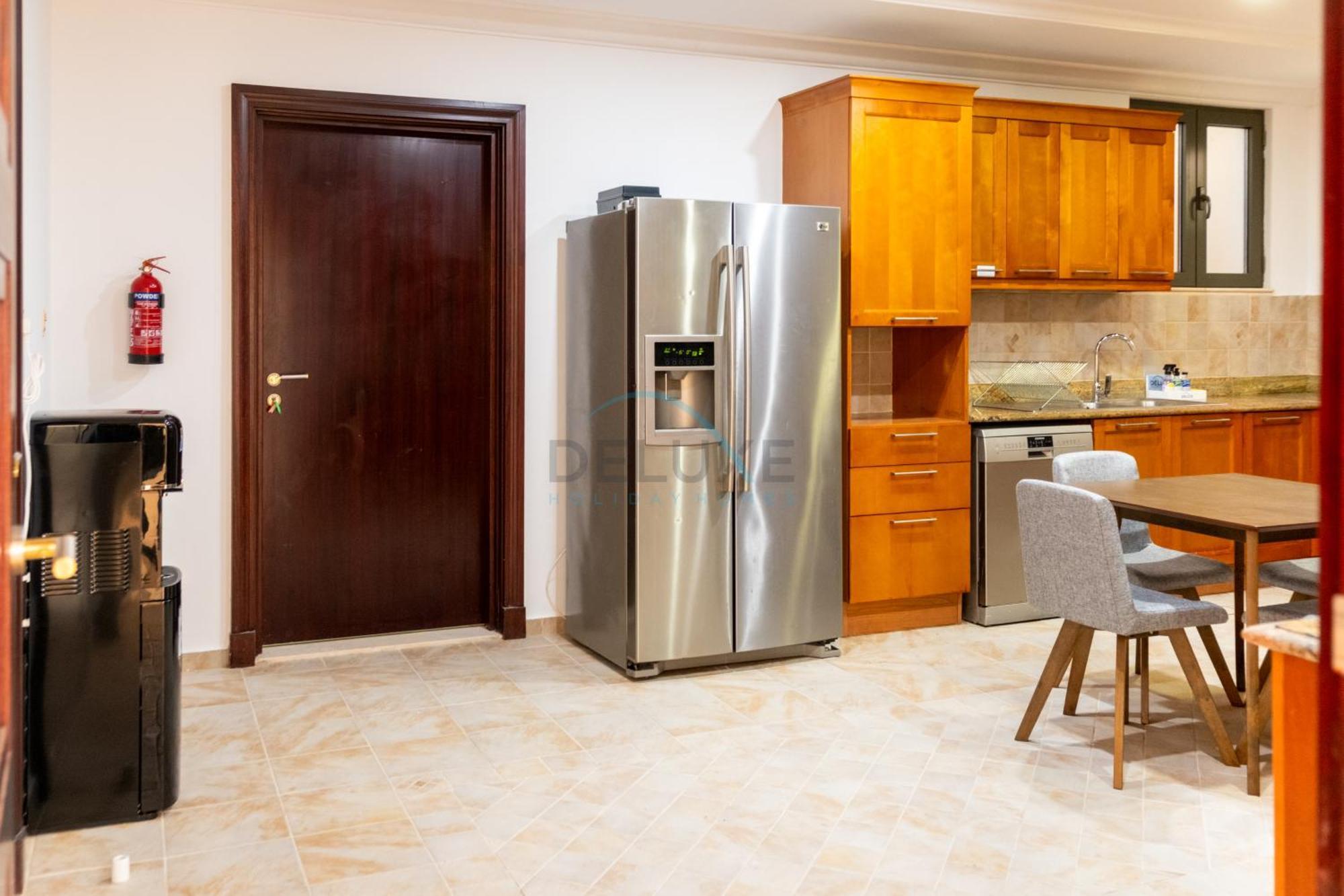 Beachfront 6br And Assistant's With Private Pool, Palm Villa, Palm Jumeirah By Deluxe Homes Dubai