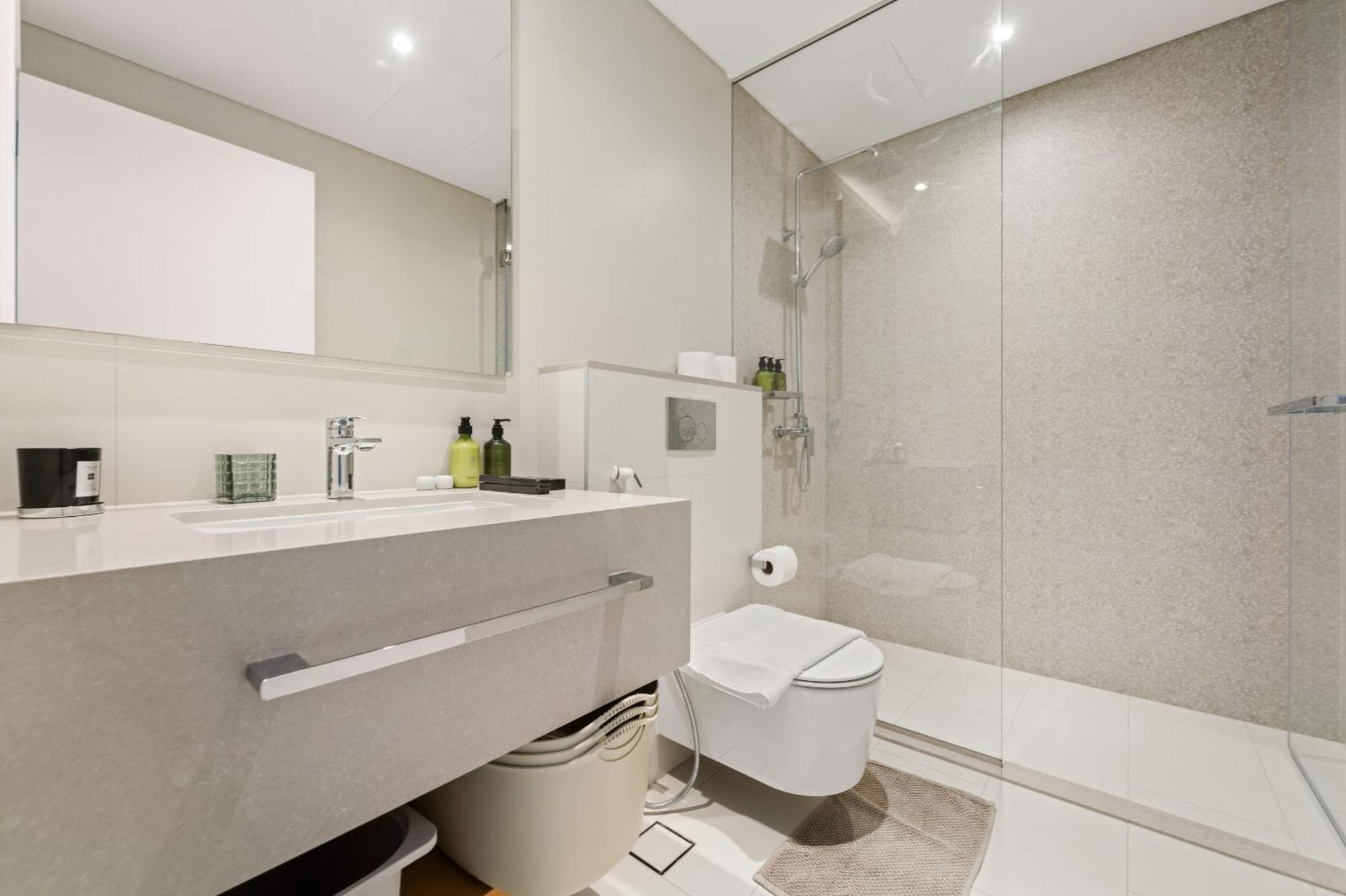 Vayk - Elegant One Bedroom With Access * Dubai