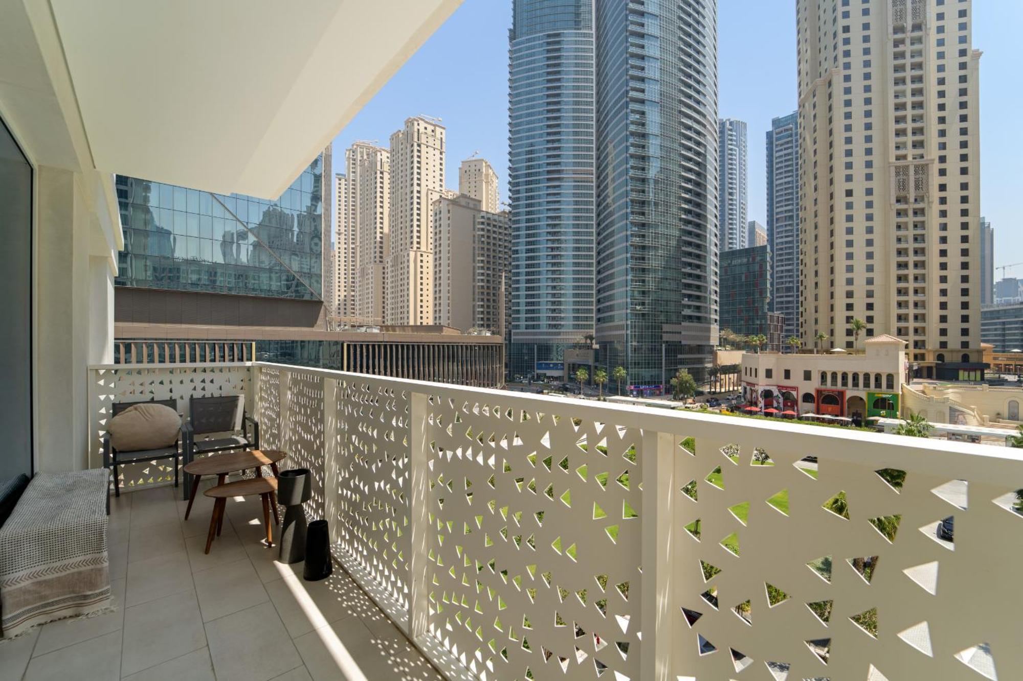 Vayk - Elegant One Bedroom With Access *