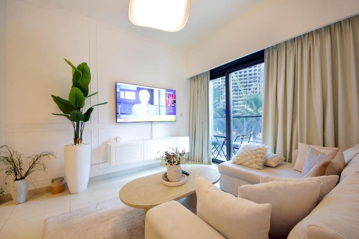 Modern 1br In Downtown Near Burj Khalifa & Metro Dubai