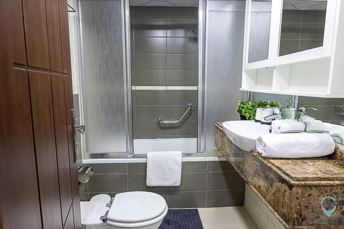 2br Breathtaking Waterfront Heart Of Marina
