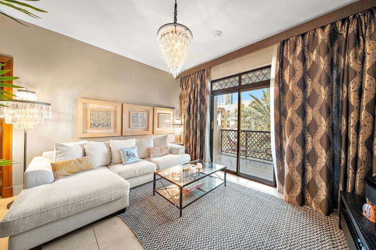 First Class 2br Charming Old Town Retreat Apartment