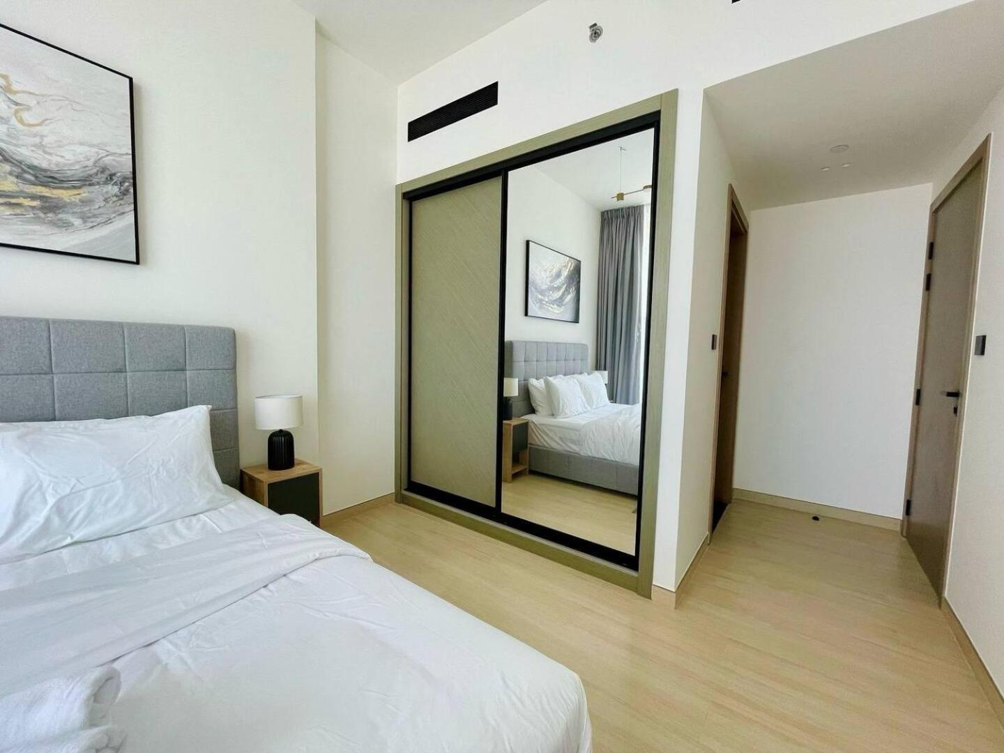 Contemporary Cocoon 1br Sanctuary In Jvc!