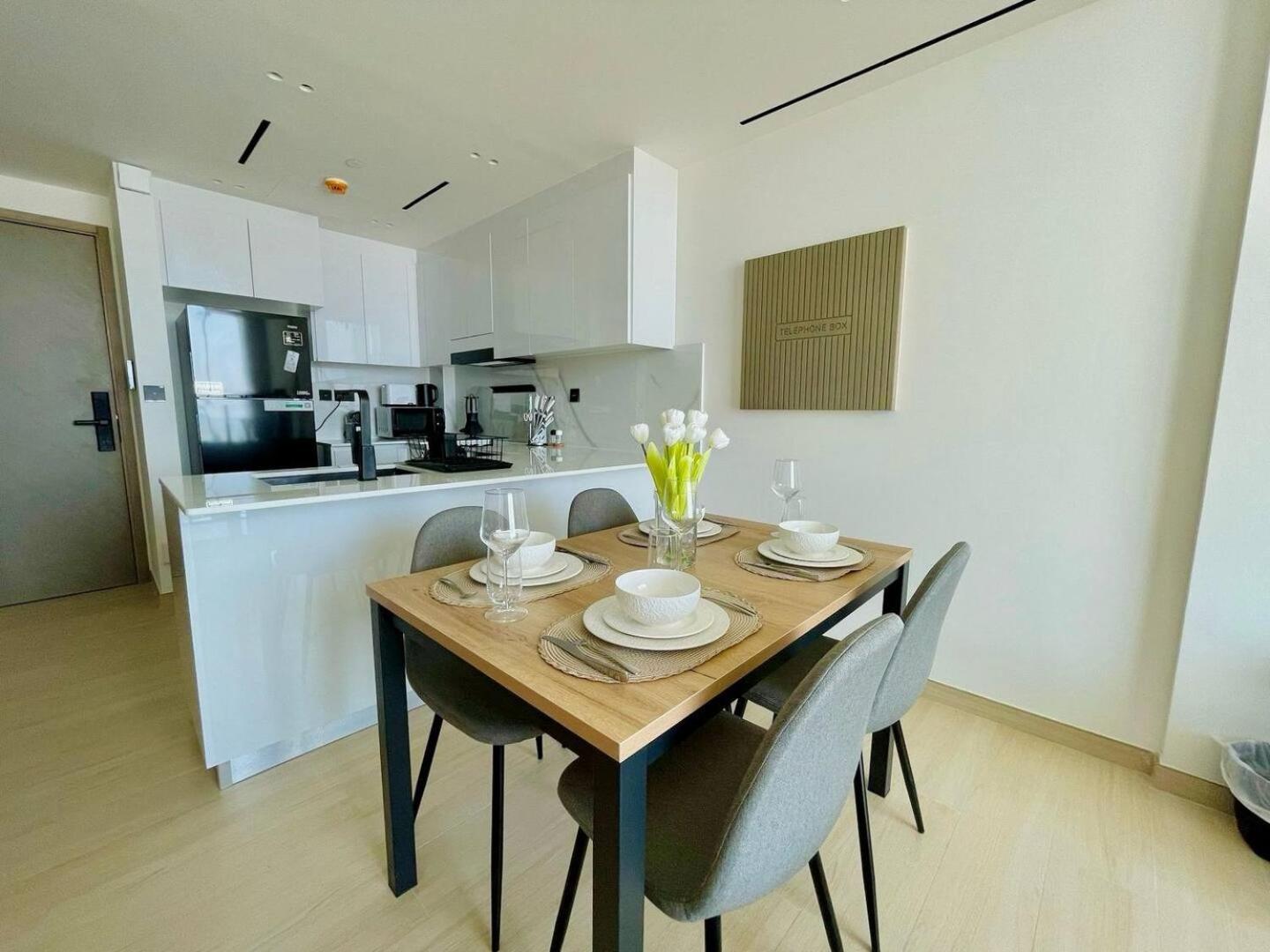 Apartment Contemporary Cocoon 1br Sanctuary In Jvc!