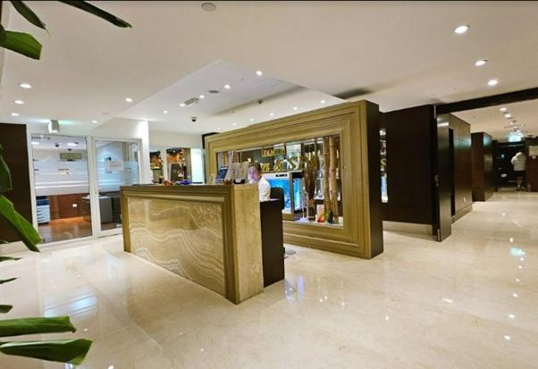 Movenpick - Laguna Tower -the Firefly * Dubai
