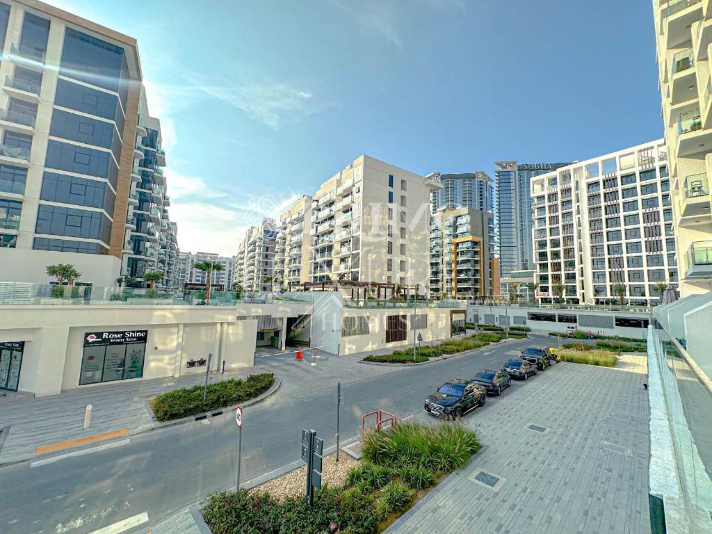 Apartment Spacious 2-Bedroom Apartment In Azizi Riviera-Dubai *