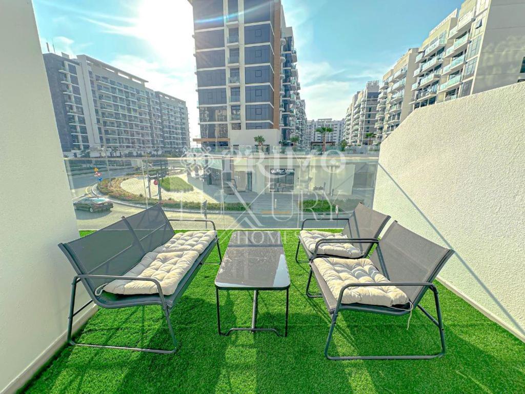 Apartment Spacious 2-Bedroom Apartment In Azizi Riviera-Dubai