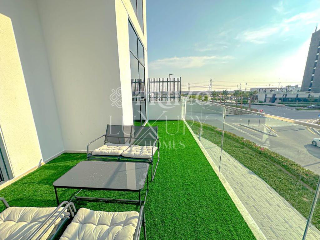 Apartment Spacious 2-Bedroom Apartment In Azizi Riviera-Dubai Dubai
