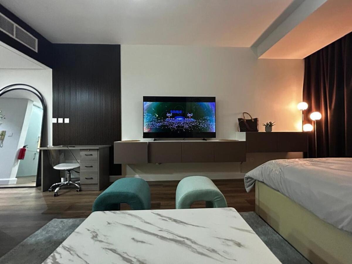 Movenpick - Laguna Tower -the Firefly * Dubai
