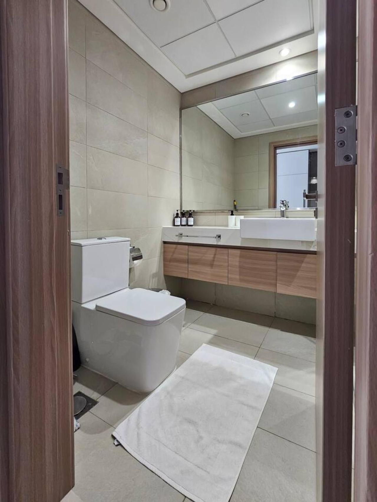 Egate - - 6th Floor With Pool View - - 17-626 * Dubai